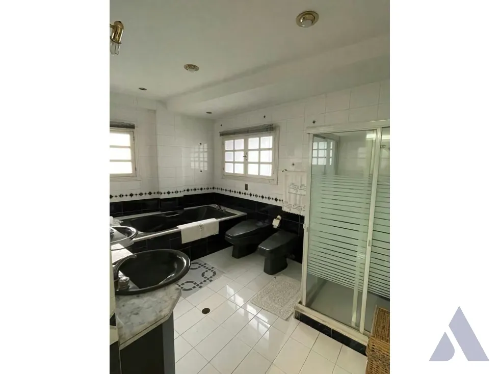 Vendo casa 680m2 Los Samanes 0900 - 12