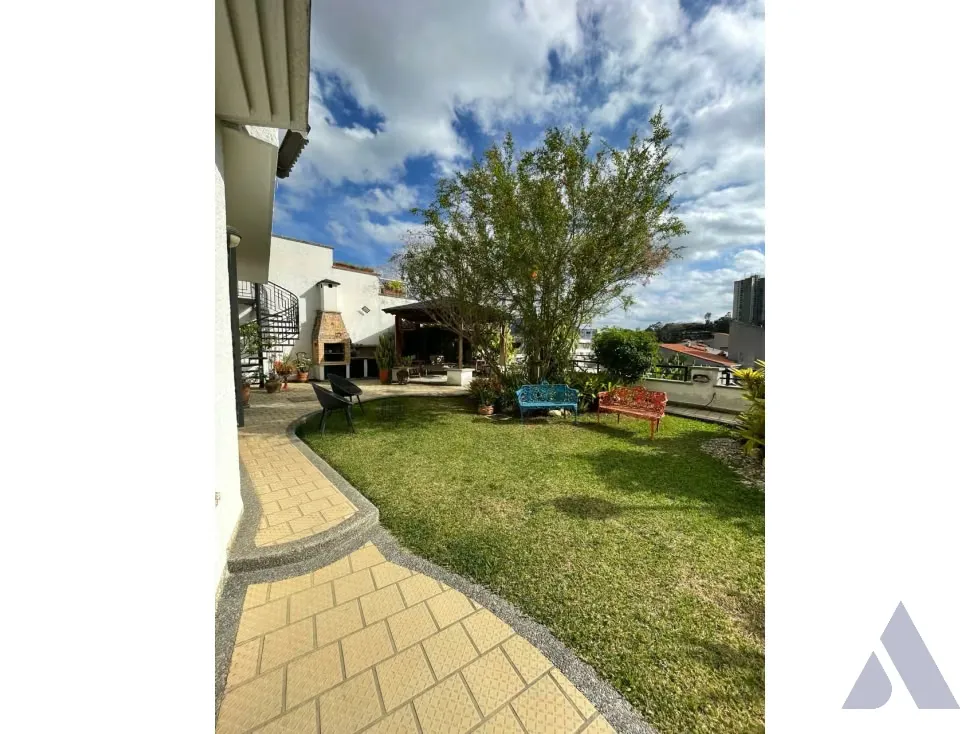 Vendo casa 680m2 Los Samanes 0900 - 3