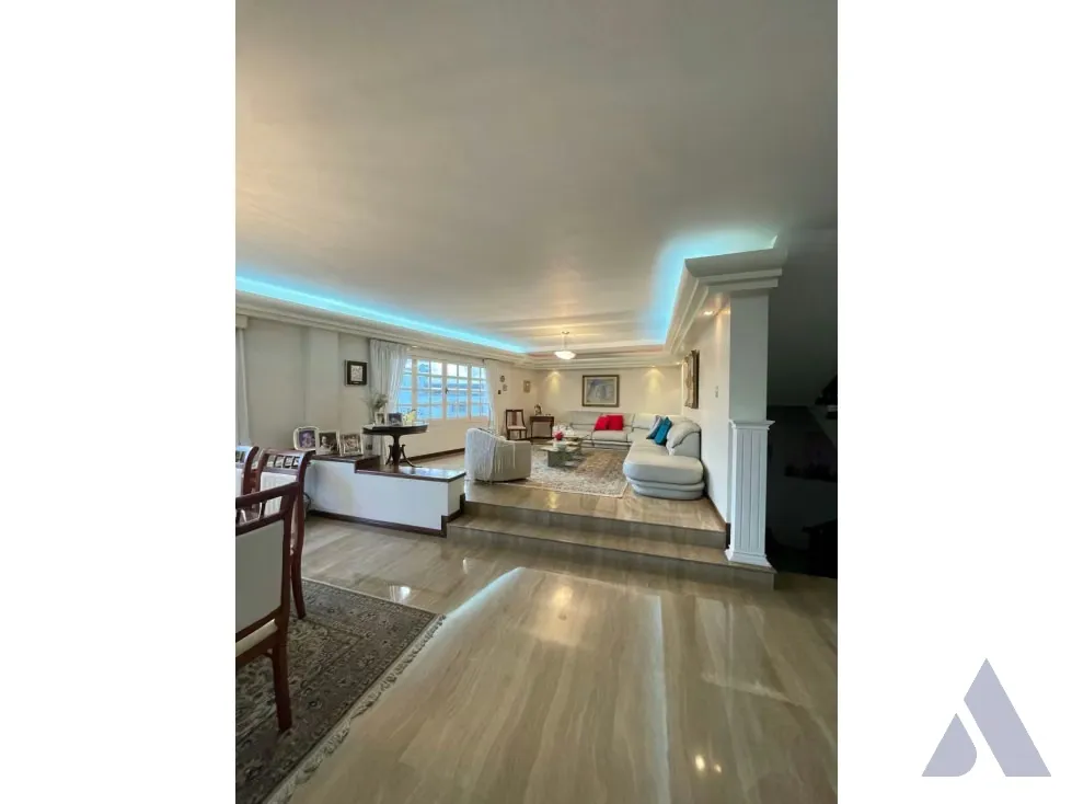 Vendo casa 680m2 Los Samanes 0900 - 4
