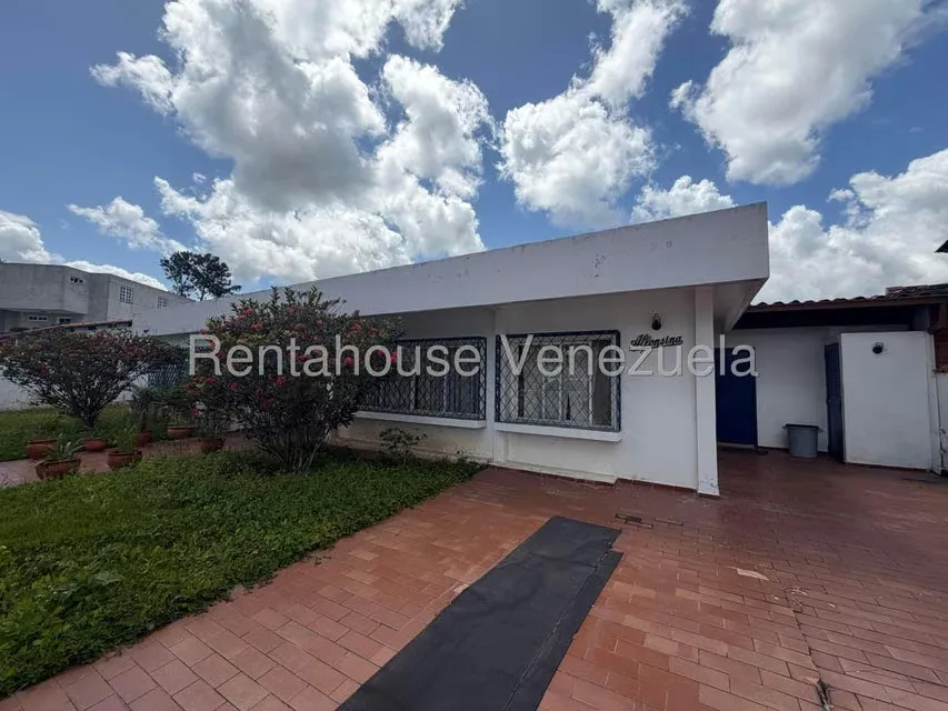 Casa (1 Nivel) en Venta en Lomas de La Lagunita, Distrito Metropolitano - 2