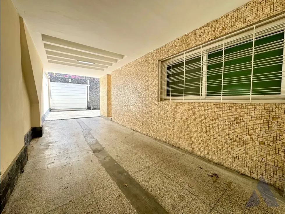 Se vende casa 832m2 San Bernardino 3304 - 28