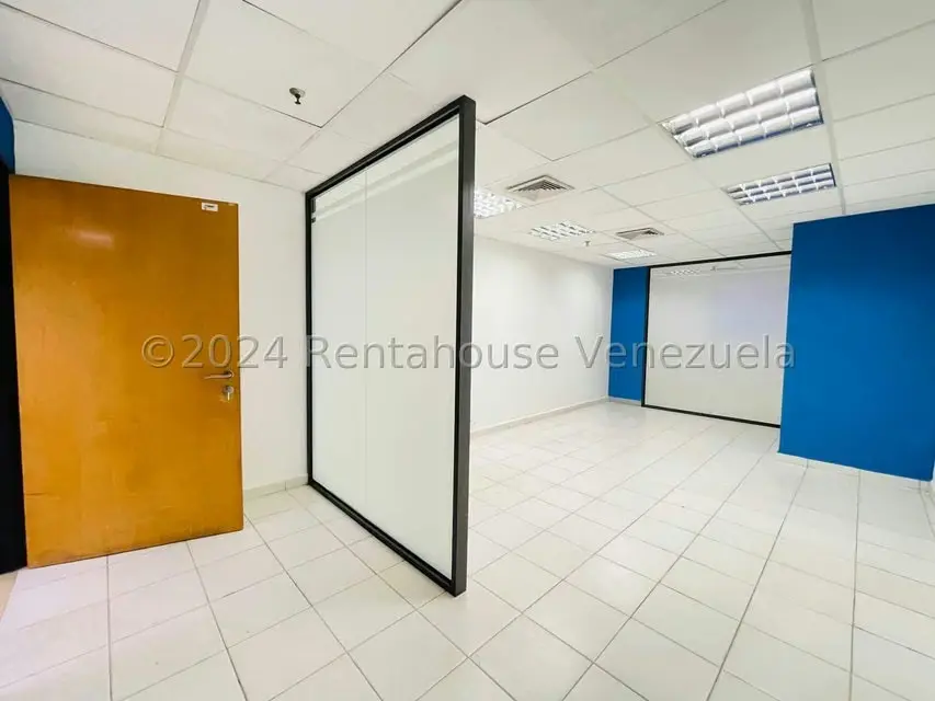 Oficina en Alquiler en Avenida Bolivar, Aragua - 3