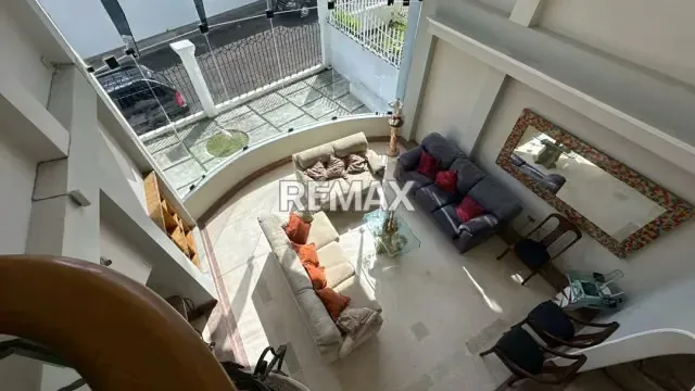Casa en Alquiler Urbanización Bajumbal - Barrio Sucre - 16