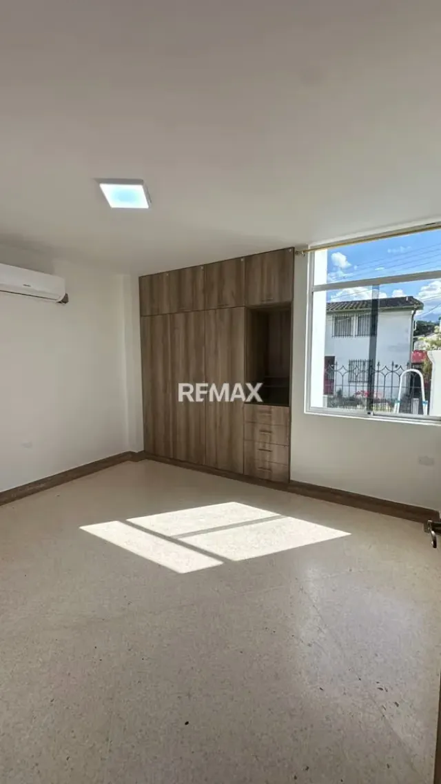 Casa en Alquiler Urbanización Bajumbal - Barrio Sucre - 4