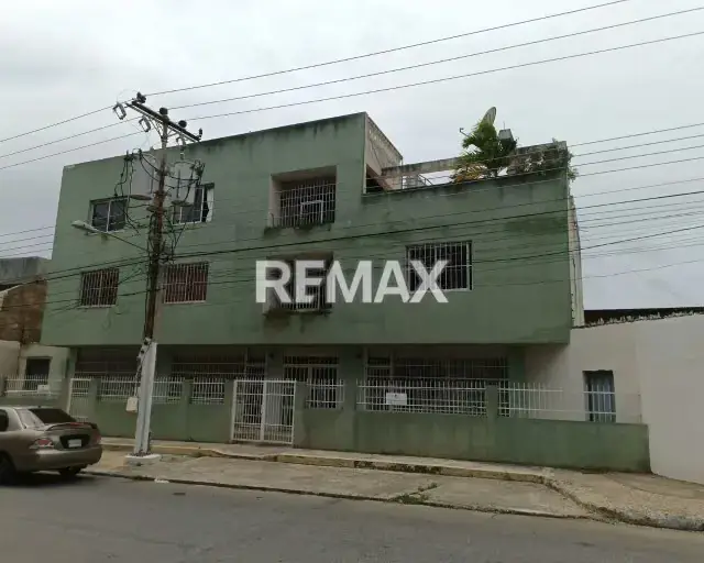 EXCLUSIVO EDIFICIO COMERCIAL Y RESIDENCIAL EN VENTA