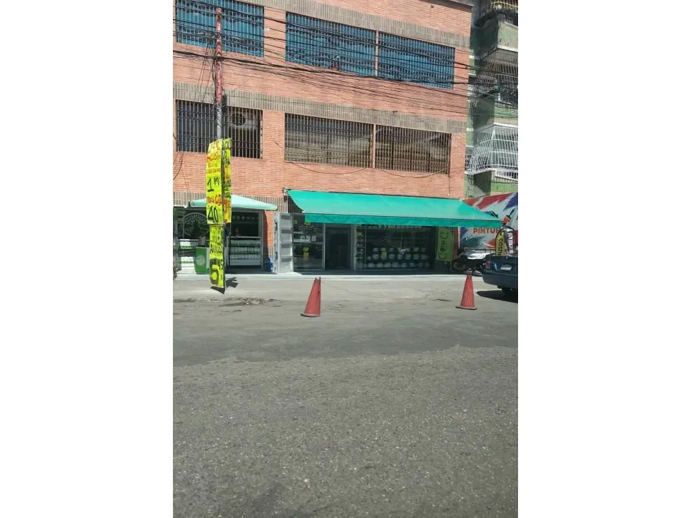 Alquiler de Local Comercial en Catia 1582SA 350m2/2B