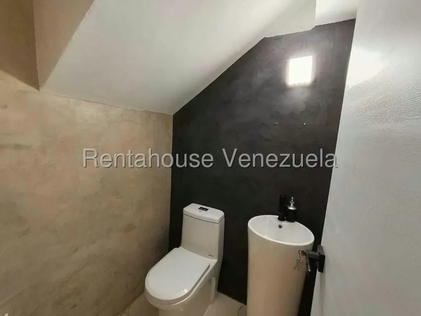Apartamento (Duplex) en Venta en Las Esmeraldas, Distrito Metropolitano - 11