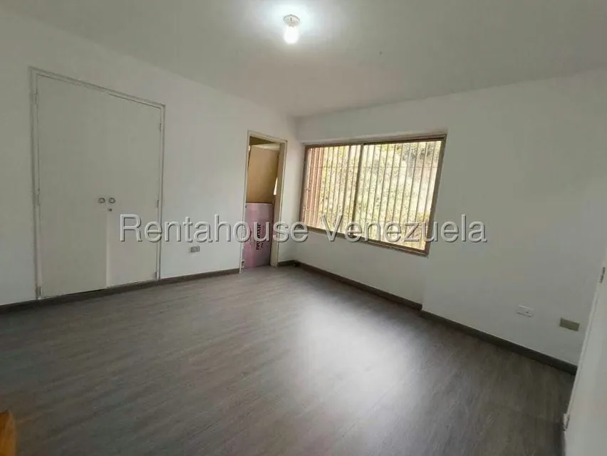 Apartamento (Duplex) en Venta en Las Esmeraldas, Distrito Metropolitano - 12