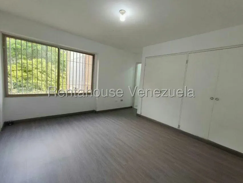 Apartamento (Duplex) en Venta en Las Esmeraldas, Distrito Metropolitano - 13