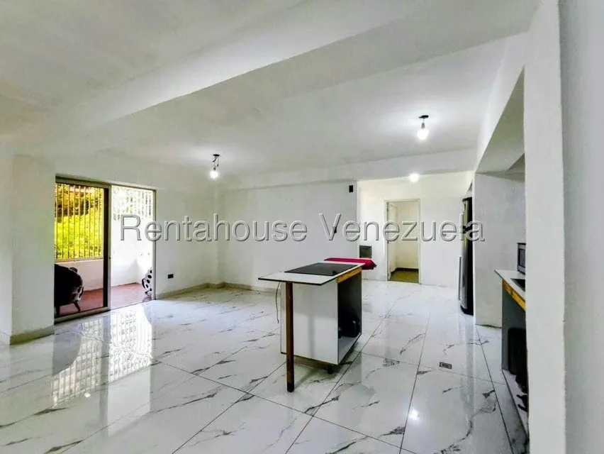 Apartamento (Duplex) en Venta en Las Esmeraldas, Distrito Metropolitano - 2