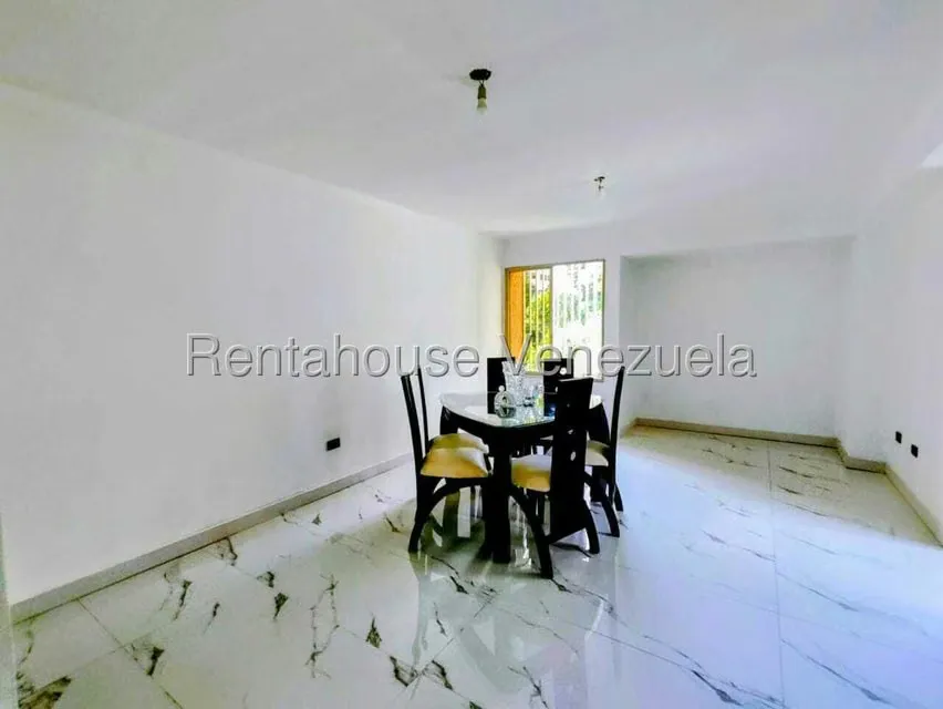 Apartamento (Duplex) en Venta en Las Esmeraldas, Distrito Metropolitano - 8