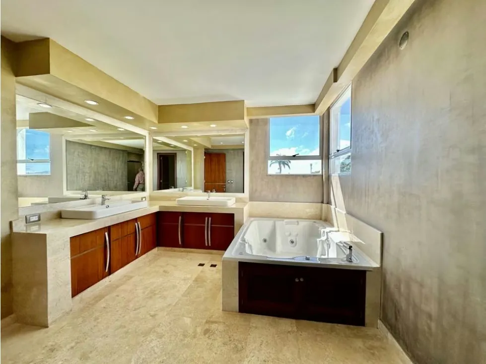 Copia de Se vende casa 2.700m2 6h/12b/15p La Lagunita - 24