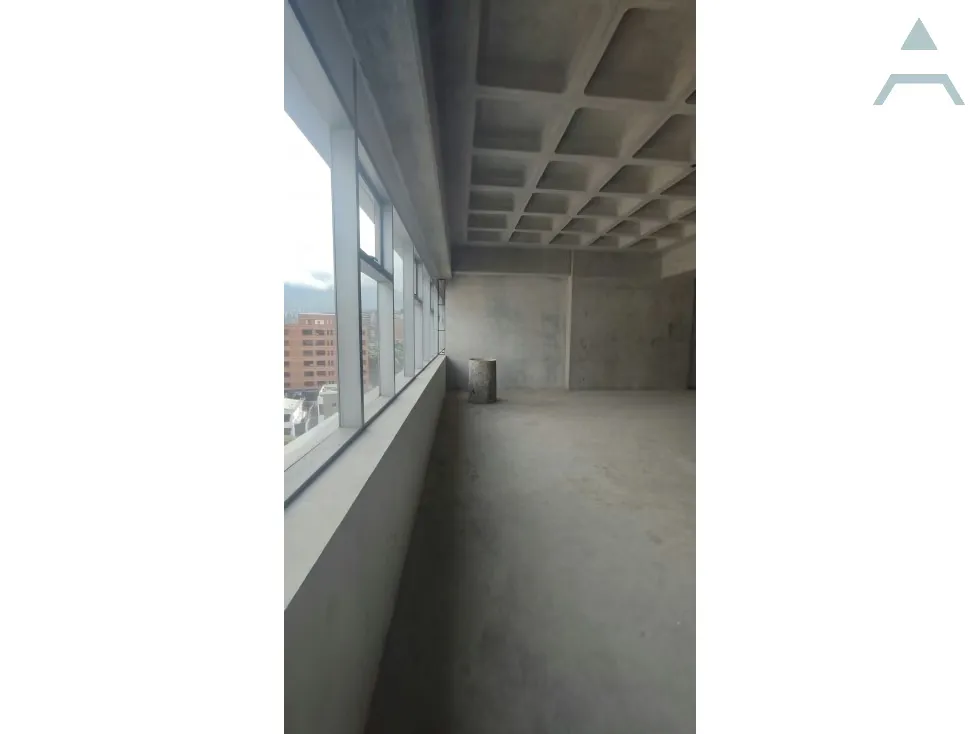 Se alquila Oficina 135m² Las Mercedes - 2