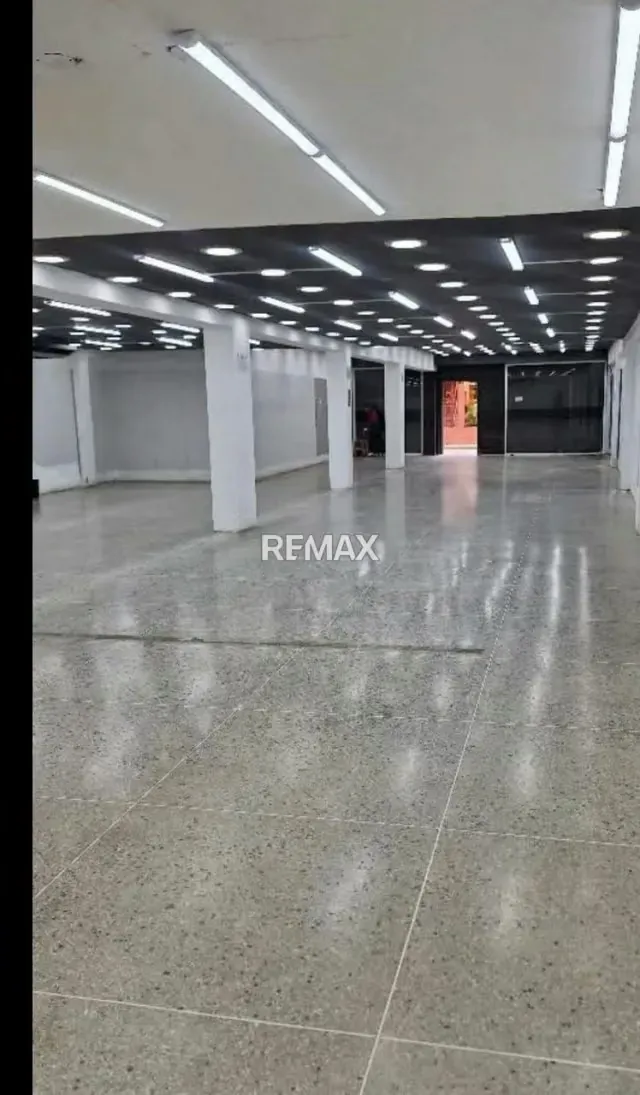 Se Vende Local Comercial, calle Bermúdez Maturin - 3