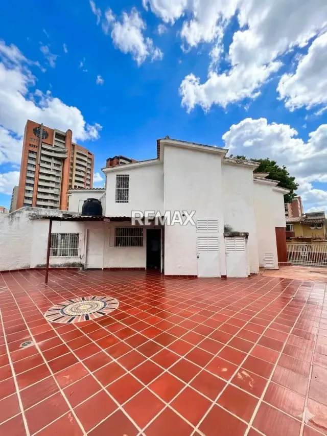 Se vende casa a remodelar en calle cerrada, Urb. La Trigaleña Baja - 12