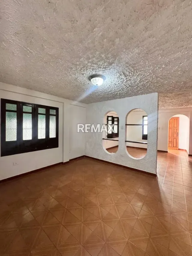 Se vende casa a remodelar en calle cerrada, Urb. La Trigaleña Baja - 3