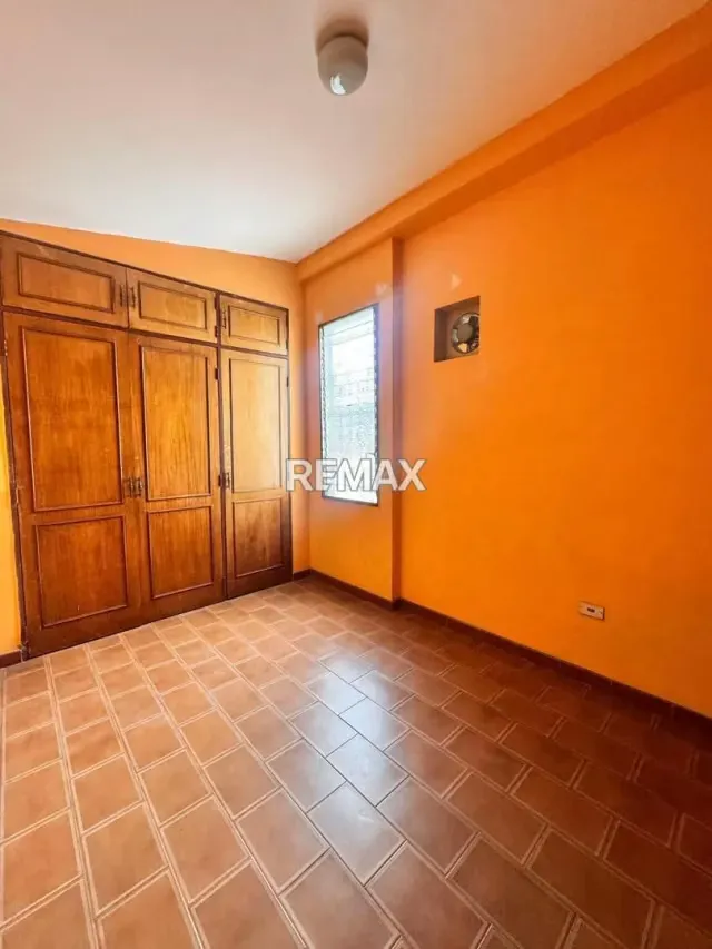 Se vende casa a remodelar en calle cerrada, Urb. La Trigaleña Baja - 8