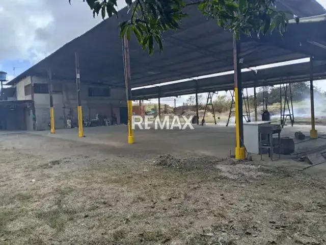 Galpón con Amplio Terreno en Mariche Caracas