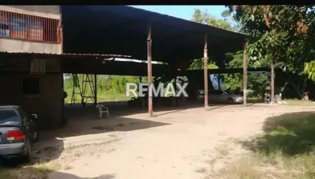 Galpón con Amplio Terreno en Mariche Caracas - 2