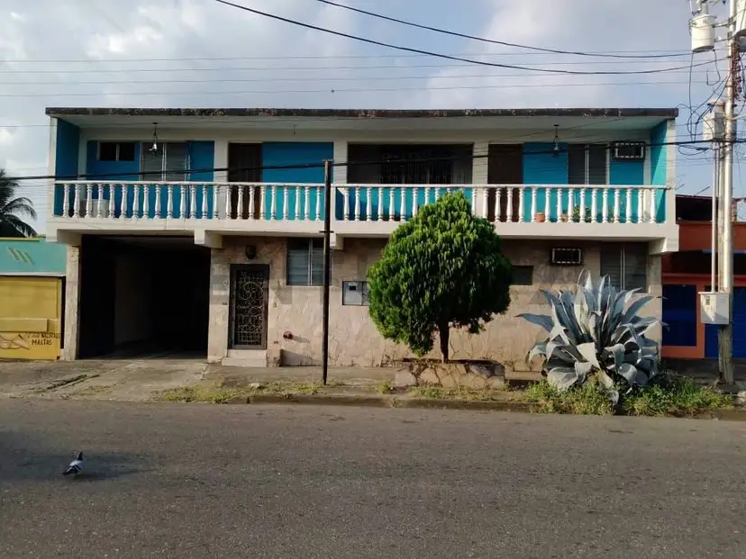 En venta propiedad de uso comercial y/o residencial Calle Aranjuez