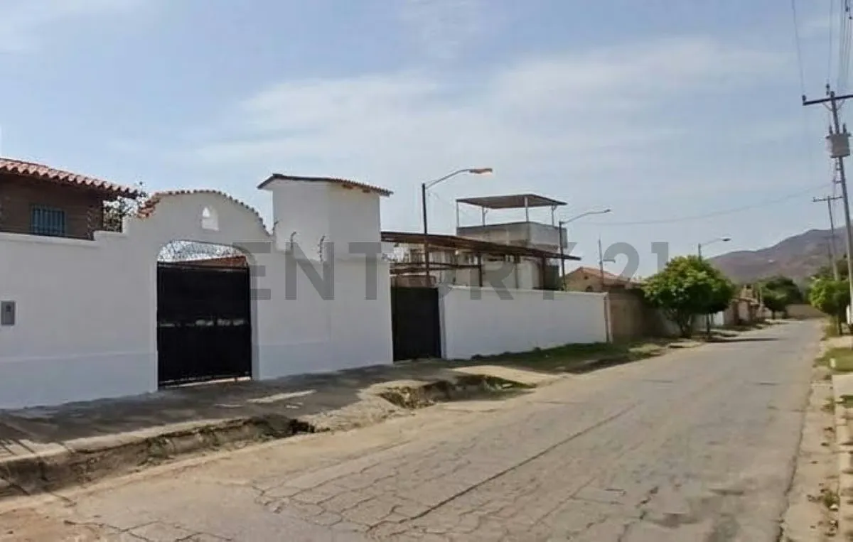 CONJUNTO RESIDENCIAL DE 3 CASAS DUPLEX CERCA A PLAYA GUACUCO - 2