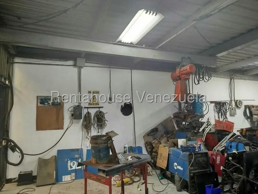 Edificio en Venta en Sarria, Distrito Metropolitano - 28