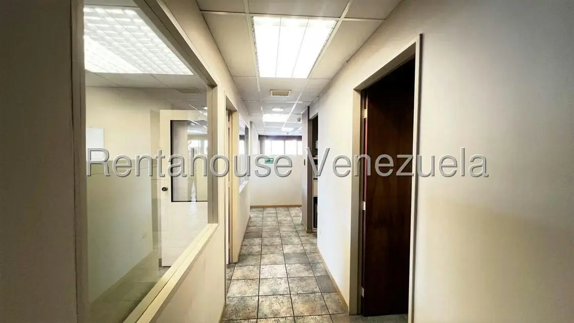 Oficina en Alquiler en Los Palos Grandes, Distrito Metropolitano - 17