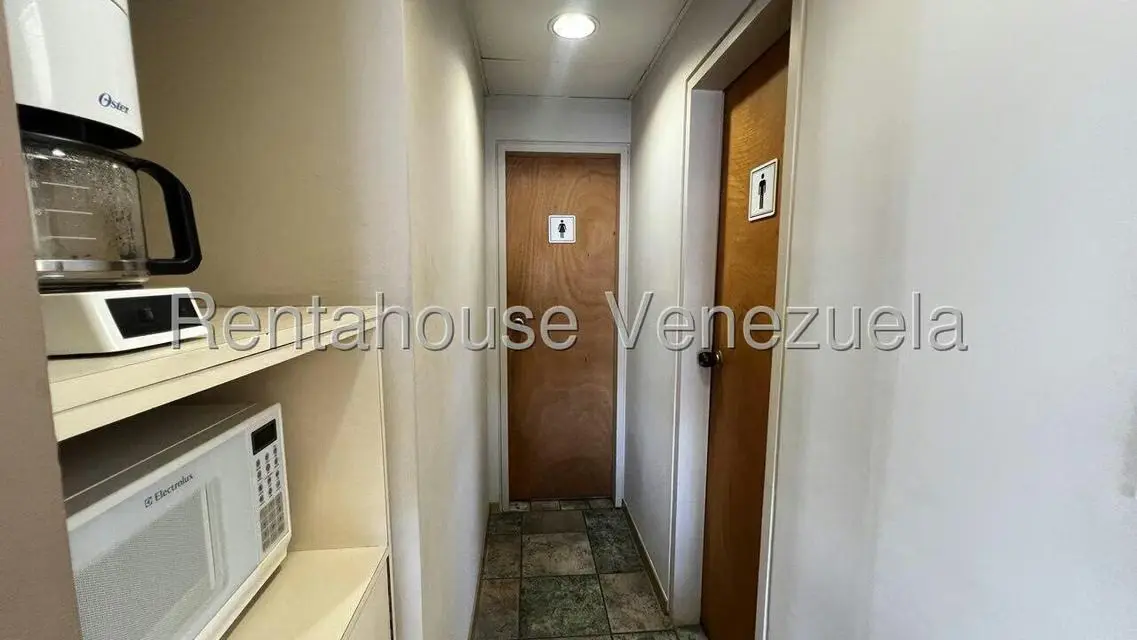 Oficina en Alquiler en Los Palos Grandes, Distrito Metropolitano - 18
