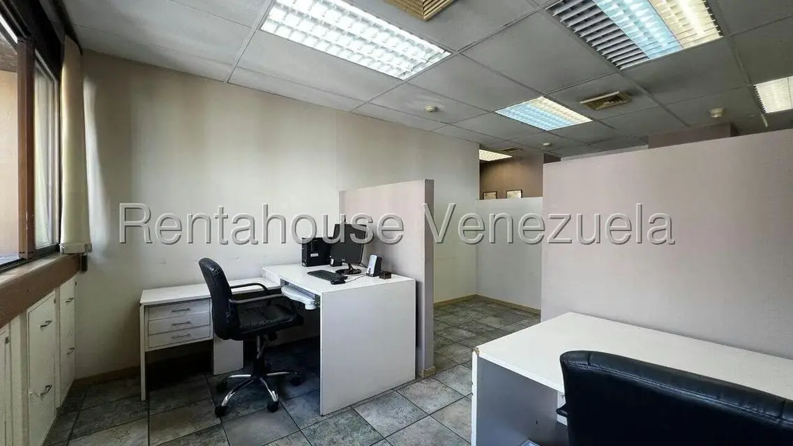 Oficina en Alquiler en Los Palos Grandes, Distrito Metropolitano - 23