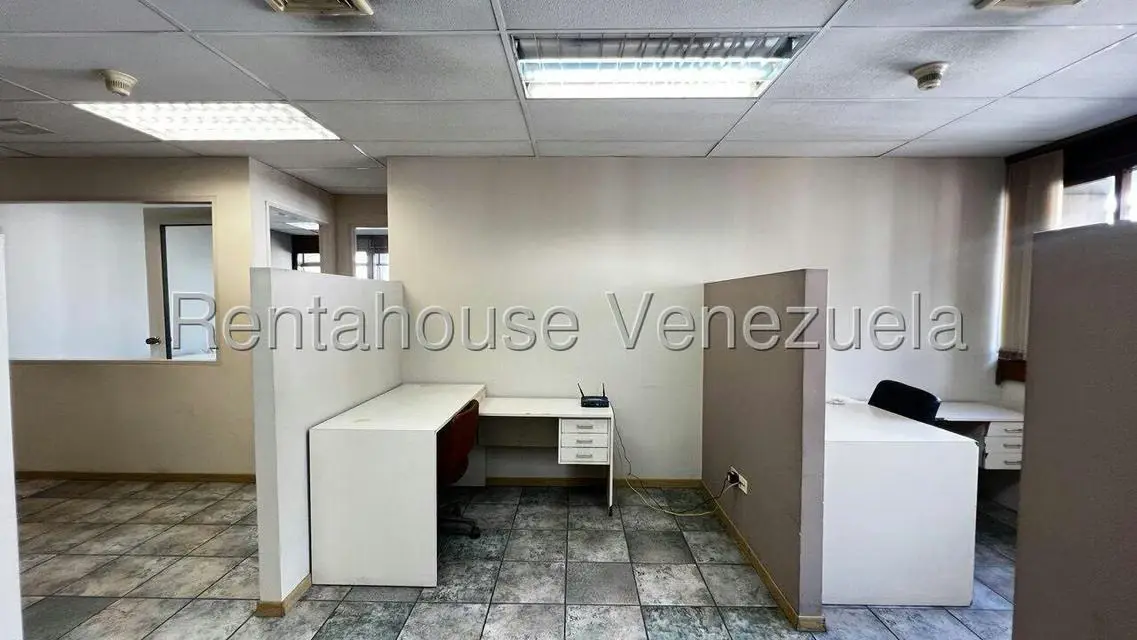 Oficina en Alquiler en Los Palos Grandes, Distrito Metropolitano - 24