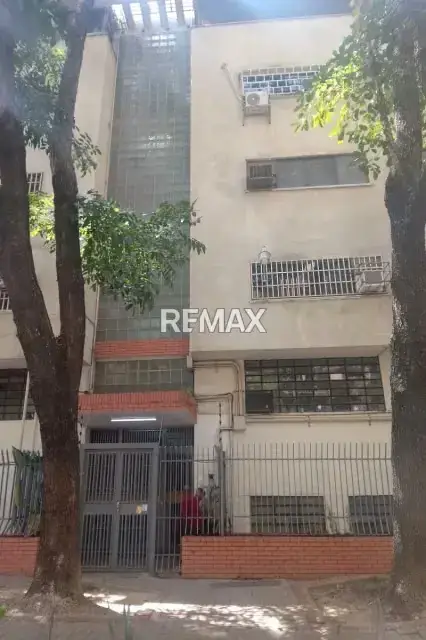Venta Consutorio-Laboratorio Medico equipado en La Candelaria