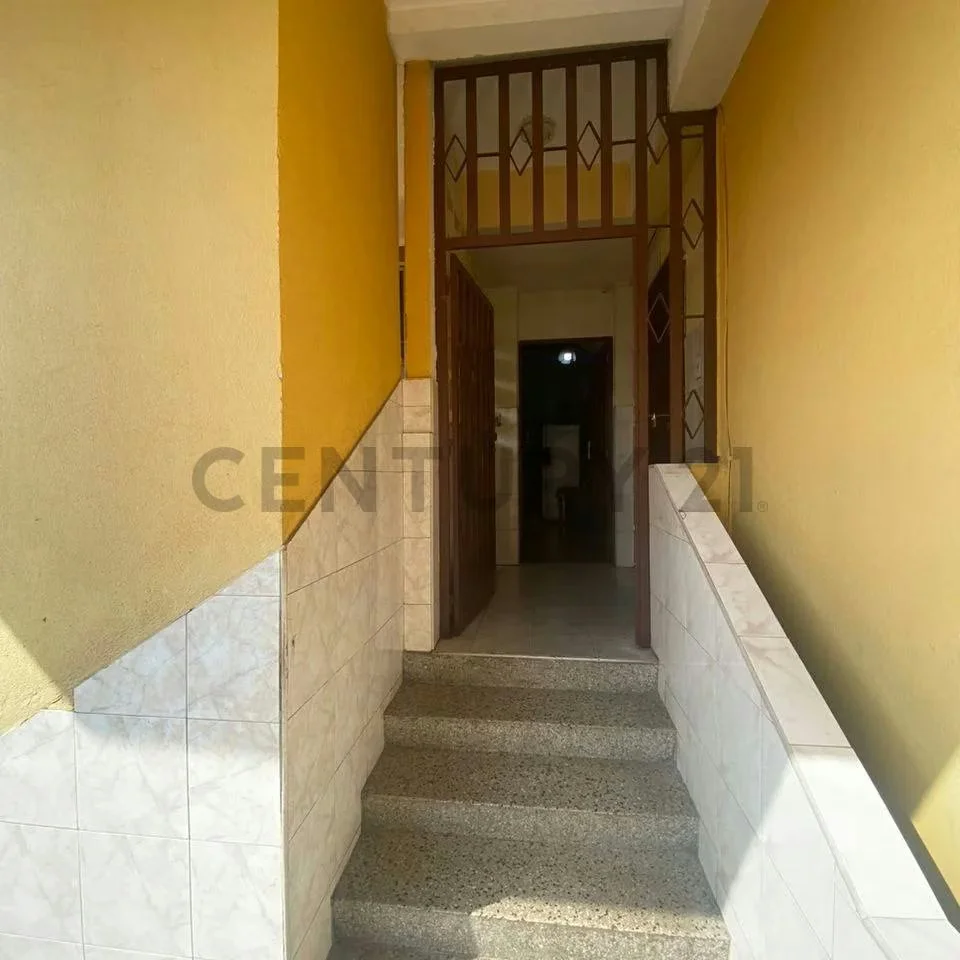 En venta edificio con excelente ubicacion Av Sucre con c. Mérida - 11