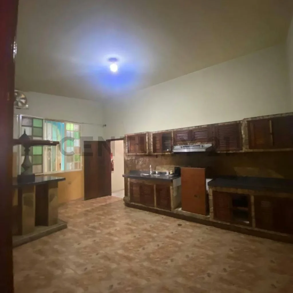 En venta edificio con excelente ubicacion Av Sucre con c. Mérida - 6