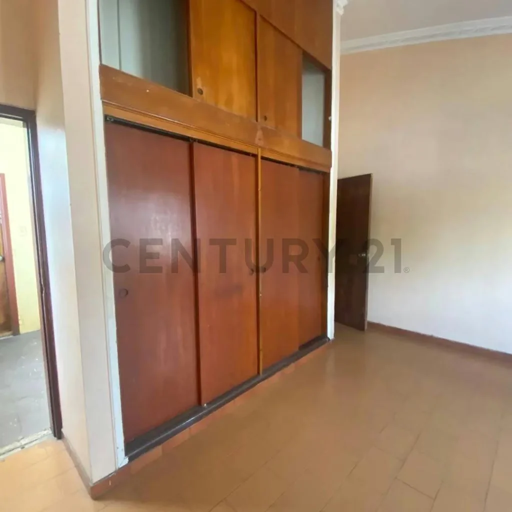En venta edificio con excelente ubicacion Av Sucre con c. Mérida - 7