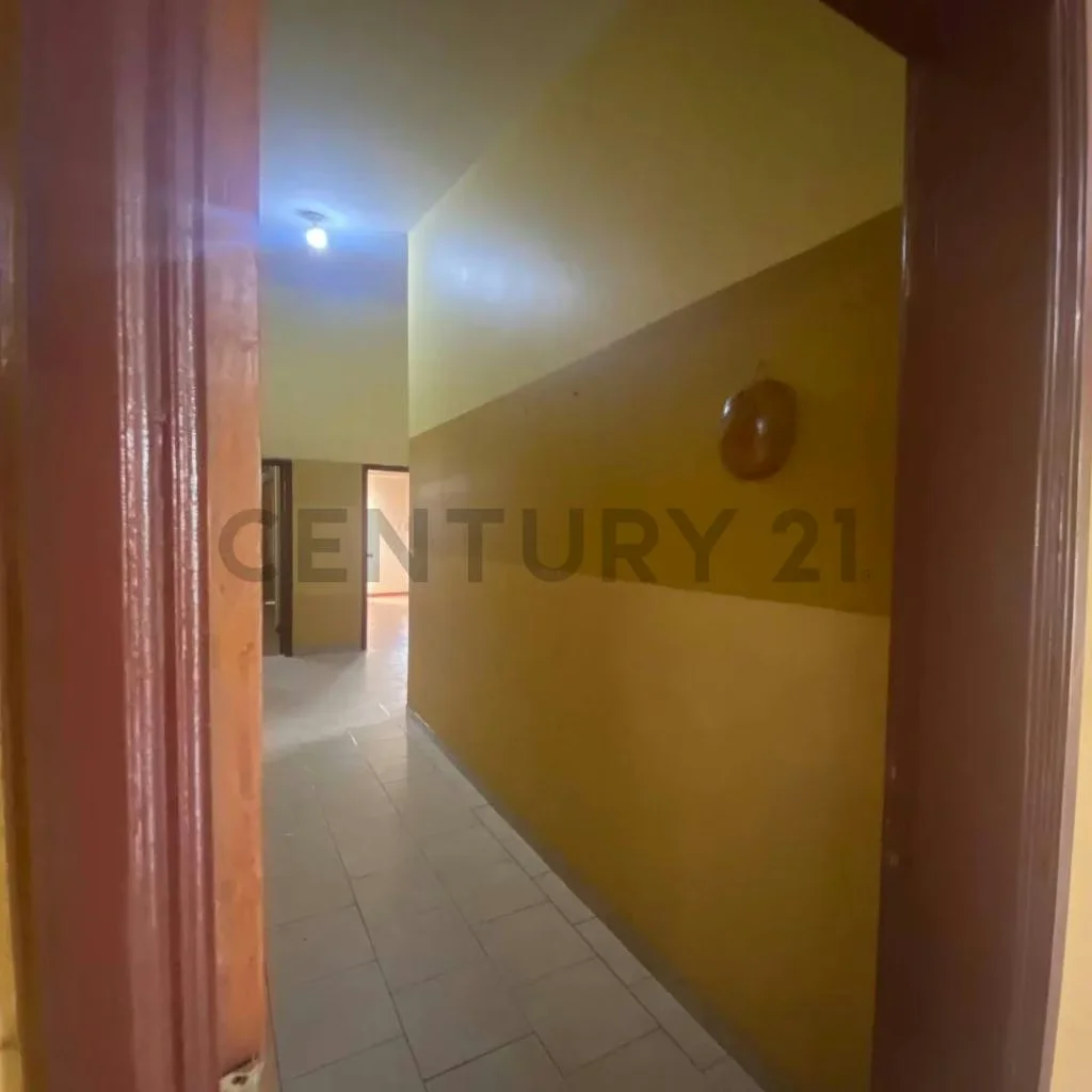 En venta edificio con excelente ubicacion Av Sucre con c. Mérida - 8