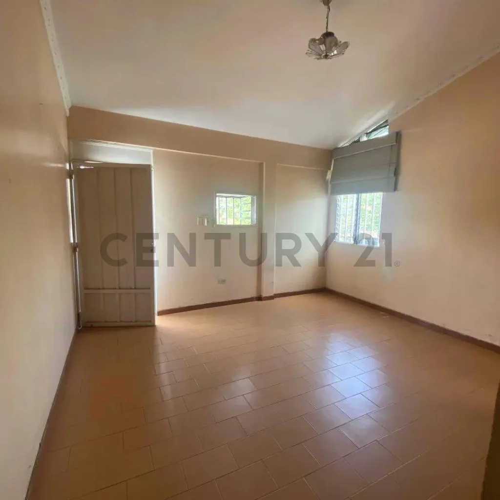 En venta edificio con excelente ubicacion Av Sucre con c. Mérida - 9
