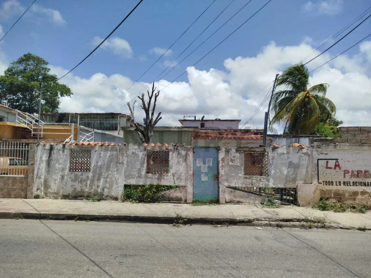 Terreno con bienhechuría