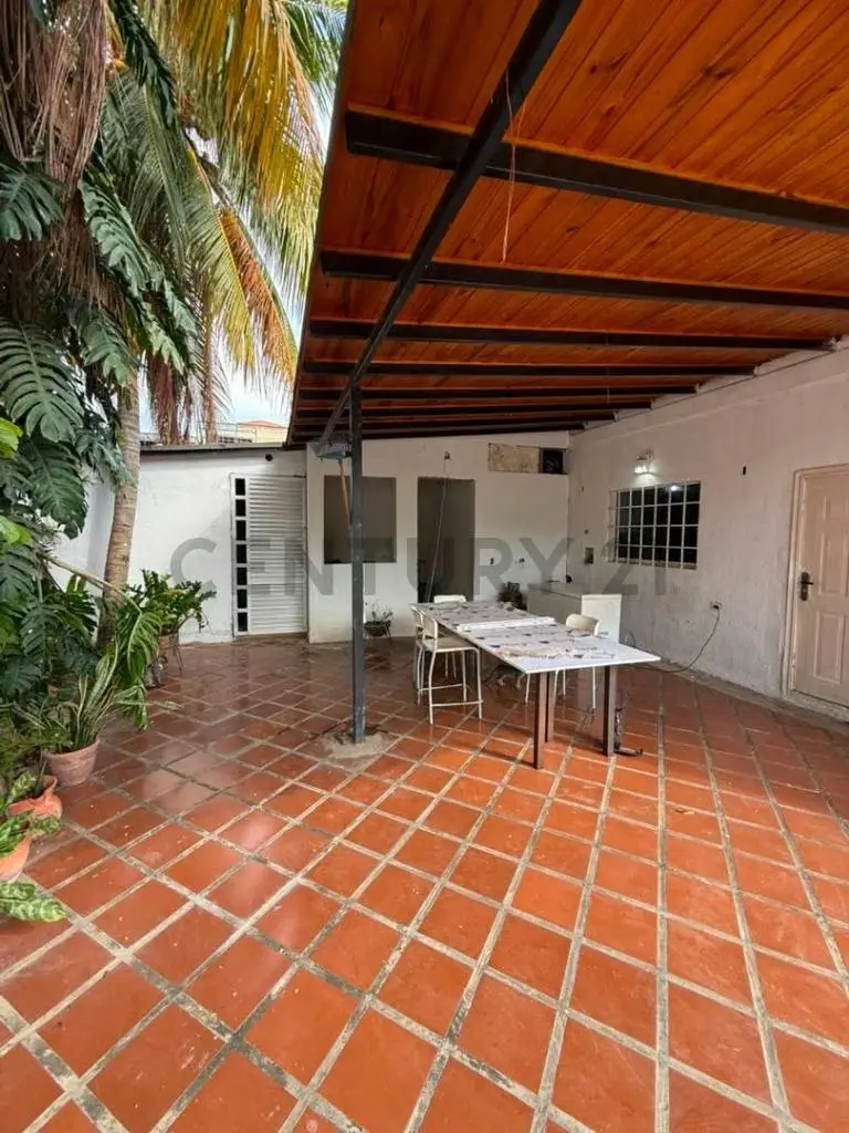 Villas de Agua Santa, Increible Townhouse en conjunto cerrado de Nva Barcelona
