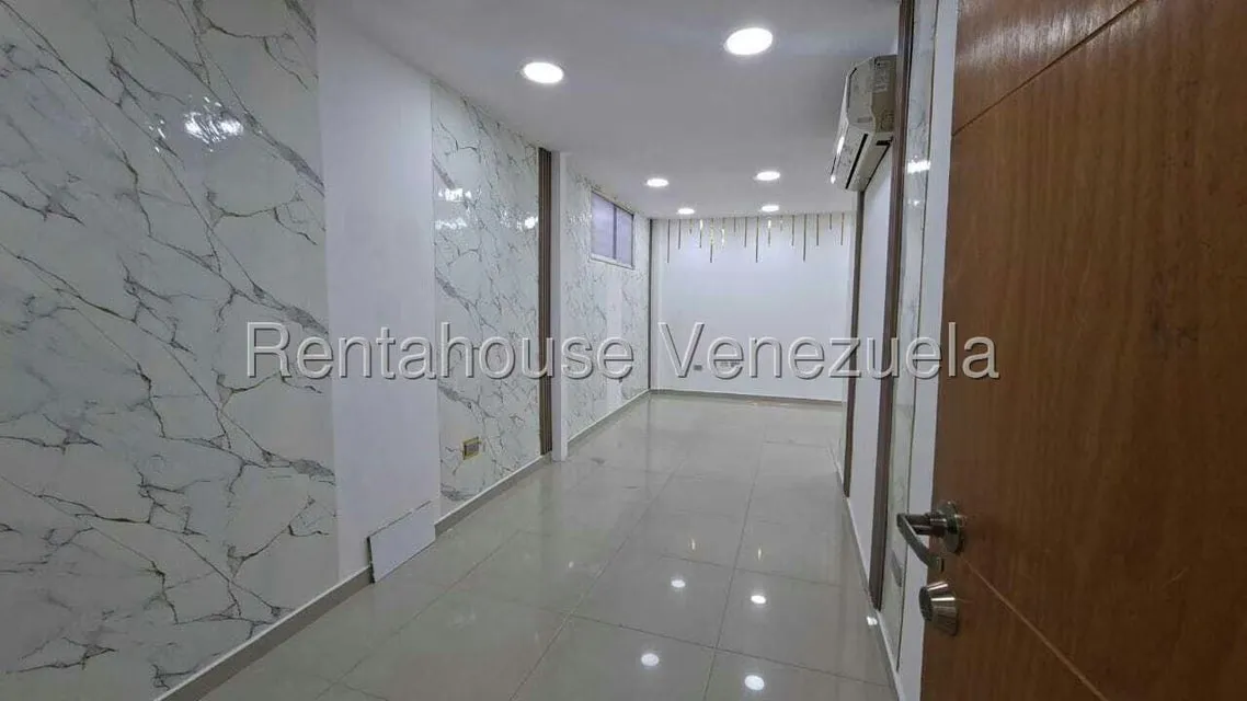 Oficina en Alquiler en Los Chaguaramos, Distrito Metropolitano - 11
