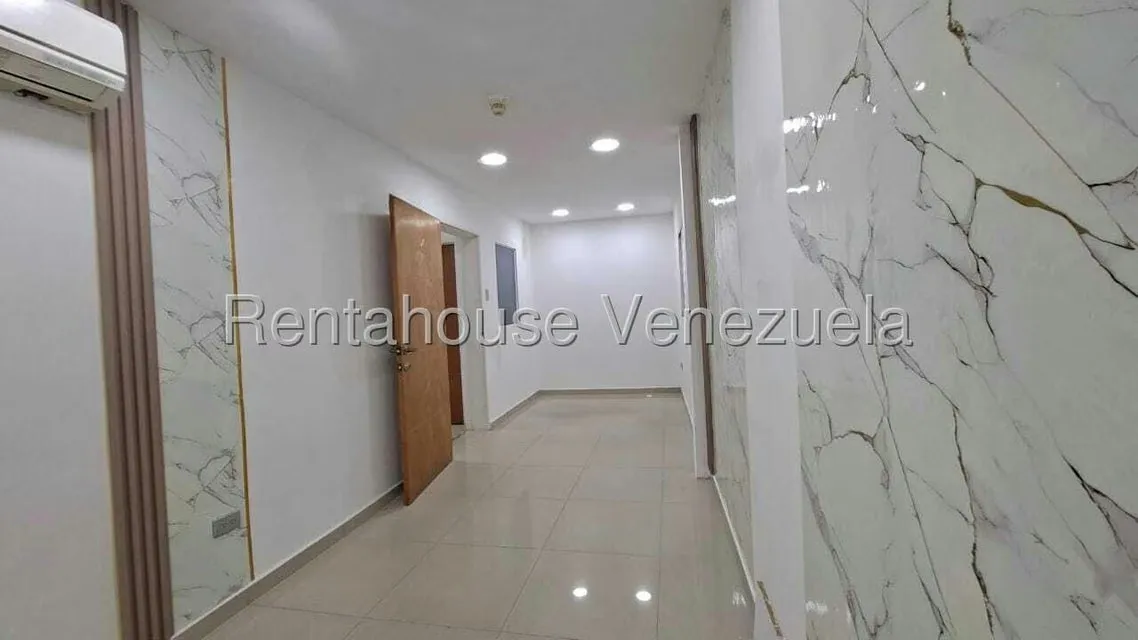 Oficina en Alquiler en Los Chaguaramos, Distrito Metropolitano - 17