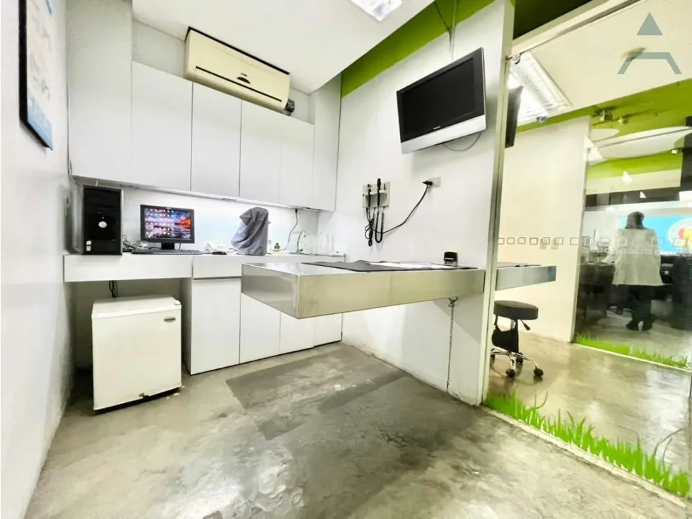 Se vende Local comercial 800m² 5b/10p Las Mercedes