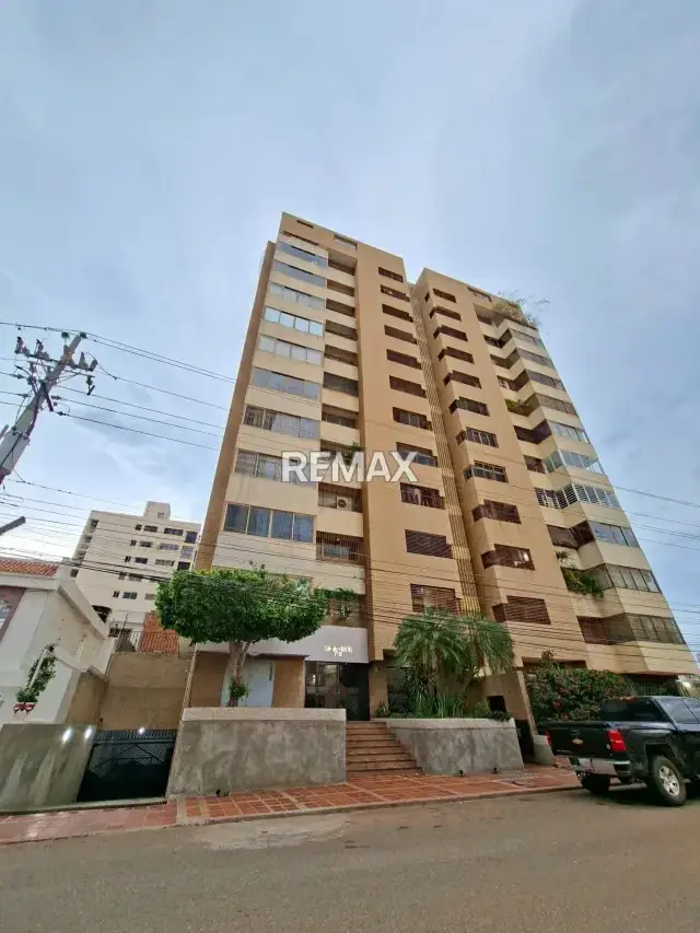 Apartamento edif. Villa Magna (indio mara)
