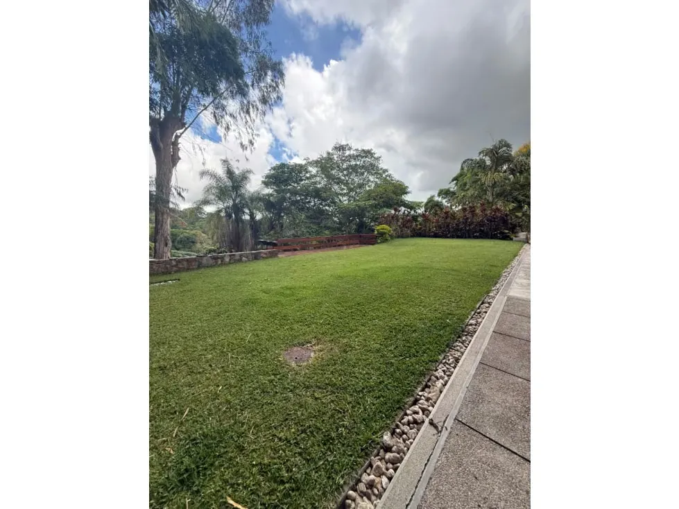 Se vende/alquila Casa 2.149m² 4h+2s/5b/30p La Lagunita - 2