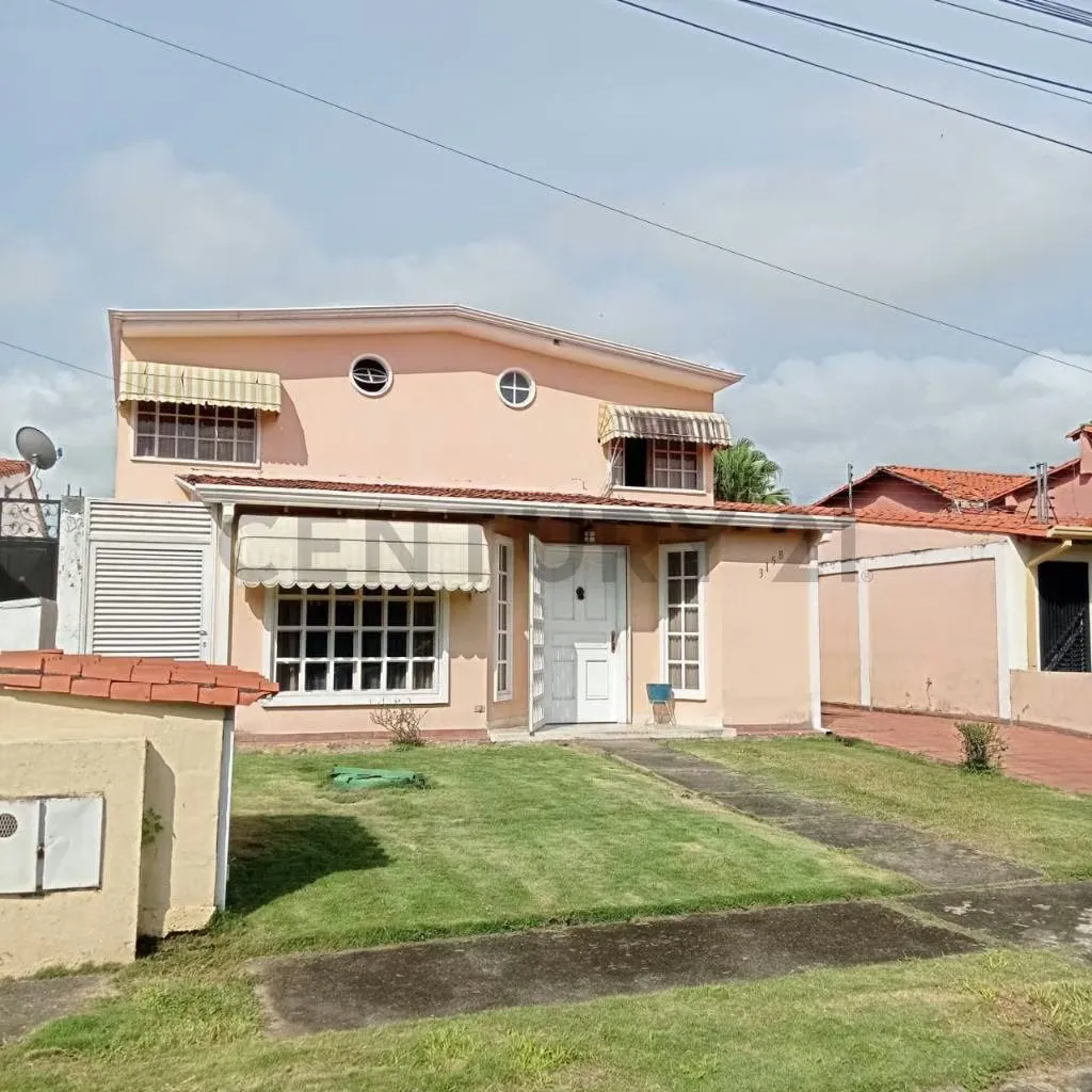 Hermosa Casa de 2 plantas Estilo Americano Alto Lar. Alto Barinas Norte