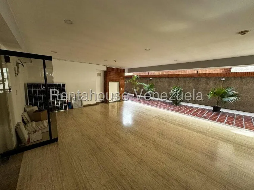 Apartamento (Penthouse) en Alquiler en Campo Alegre, Distrito Metropolitano - 2