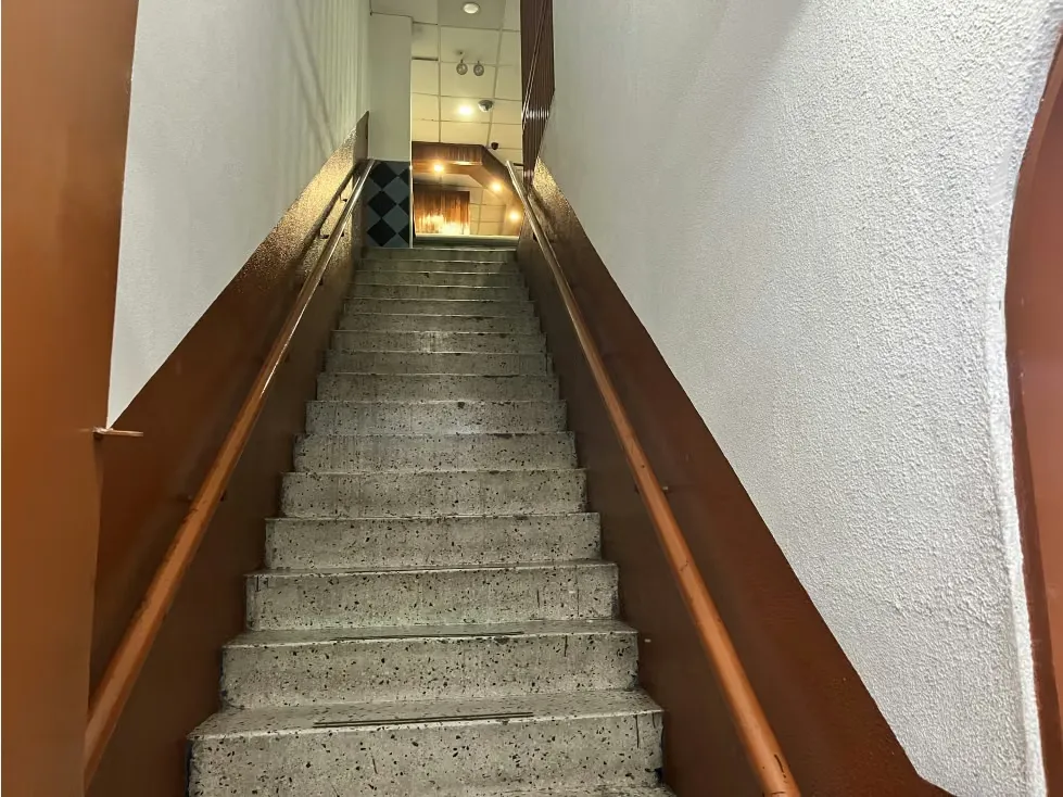 En Venta local Comercial Avda Fuerzas Armadas (edificio) - 7