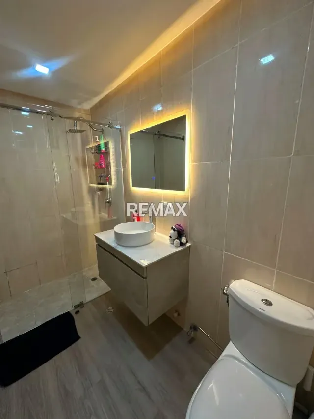 En Venta Apartamento Res. Titanium Suites