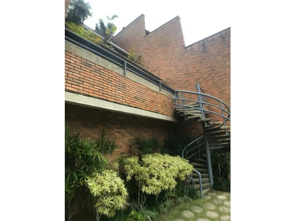 Se vende TH 331m2 5h+2s/5.5b+s/7p La Lagunita 0467