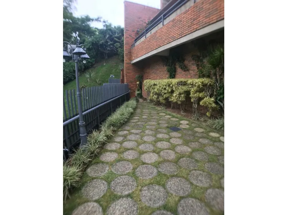 Se vende TH 331m2 5h+2s/5.5b+s/7p La Lagunita 0467 - 2