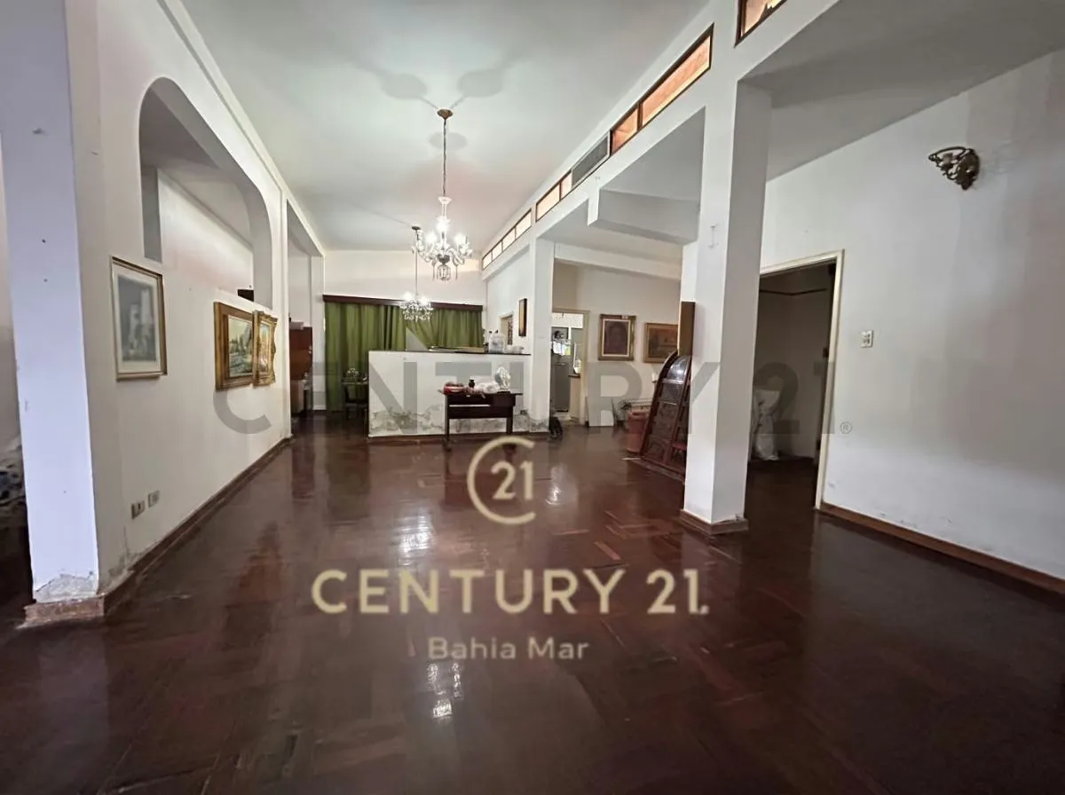 Inversión estratégica Casa con Uso Comercial Urbanización Jorge Coll - 4
